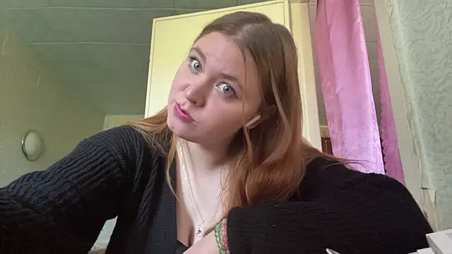 Violette Iguina online show from May 11, 8:31 am