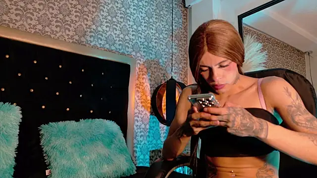 Snapshot of KarolFoxxi__ chatting on June 5, 9:09 pm KarolFoxxi online show from June 5, 9:09 pm
