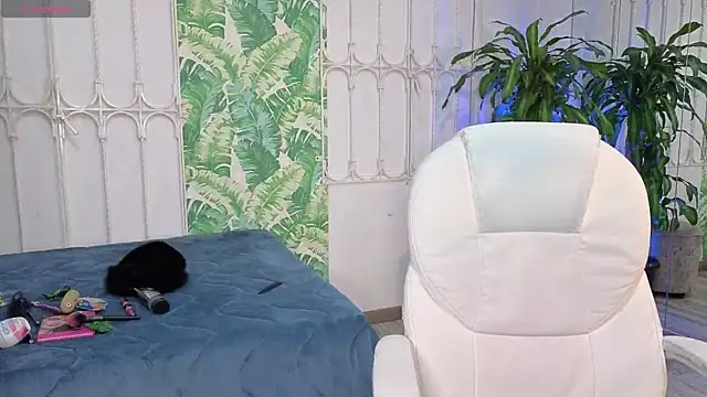 baby julieta00 online show from June 26, 12:20 pm
