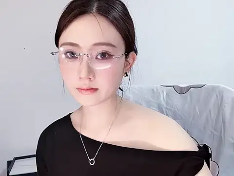  222Mia online show from May 9, 7:02 am