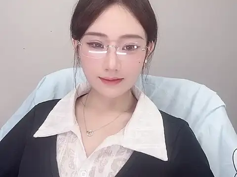  222Mia online show from May 12, 2:52 am