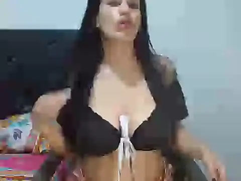 Snapshot of KarolRodr chatting on May 15, 5:58 am KarolRodr online show from May 15, 5:58 am