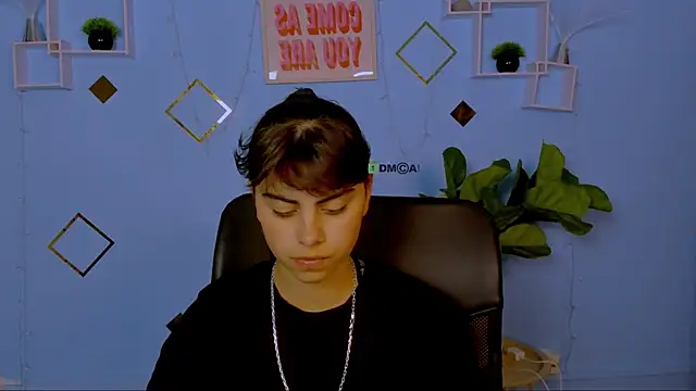 Snapshot of shadow_kiss_ chatting on July 13, 8:50 am shadow kiss online show from July 13, 8:50 am