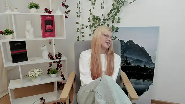 MavisBuzzo online show from May 13, 5:05 am