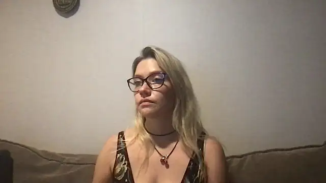 Precious Eva online show from May 12, 1:19 pm