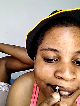 Snapshot of JuicyHoney_01 chatting on June 4, 8:31 am JuicyHoney 01 online show from June 4, 8:31 am