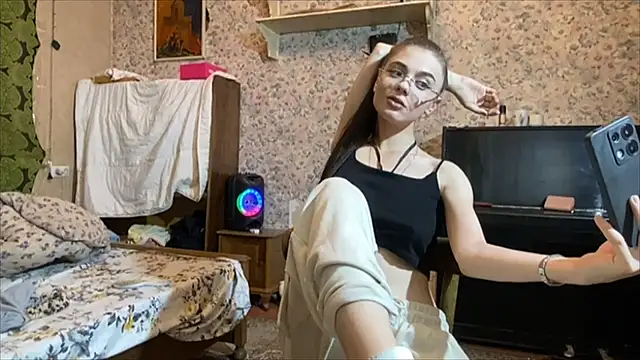 Alice Juice online show from June 30, 6:20 pm
