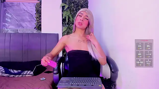 lily dark   online show from May 14, 9:43 pm