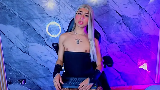 lily dark   online show from July 10, 3:55 am