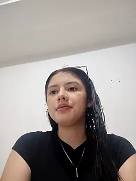 Snapshot of Daniand chatting on May 11, 10:18 pm Daniand online show from May 11, 10:18 pm