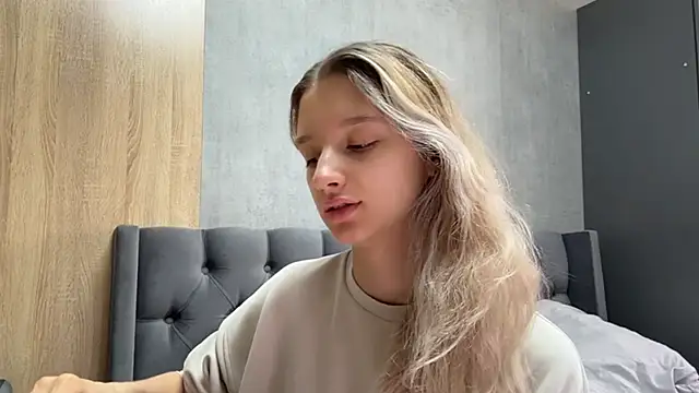 Tiffany Blom online show from May 13, 7:28 am