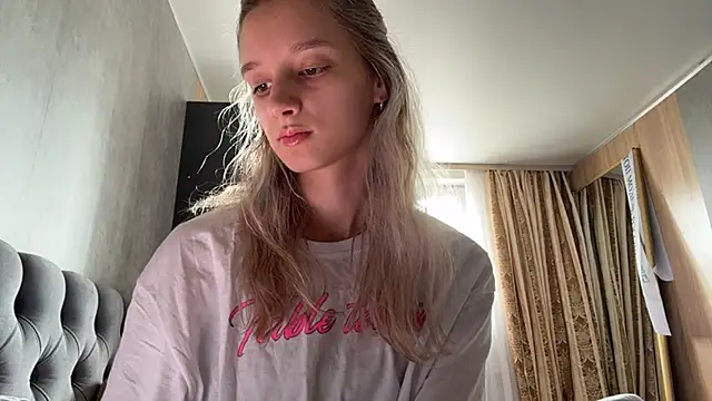 Tiffany Blom online show from May 14, 11:28 am
