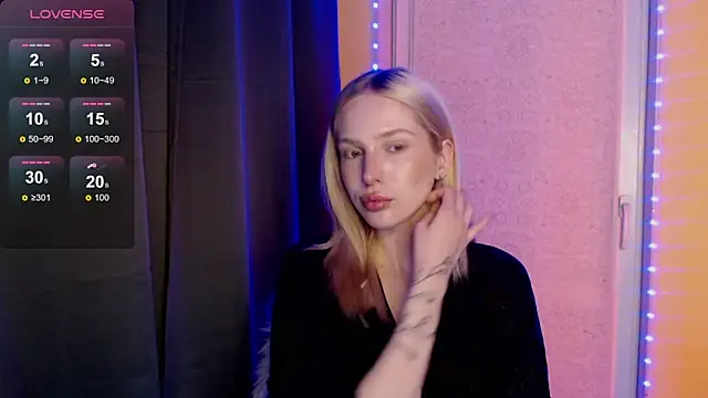 MichelleVelour online show from May 11, 5:32 pm