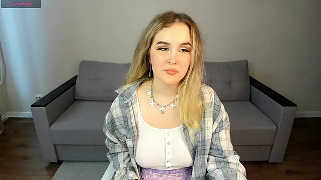 Stacey Dawson online show from July 9, 8:51 am