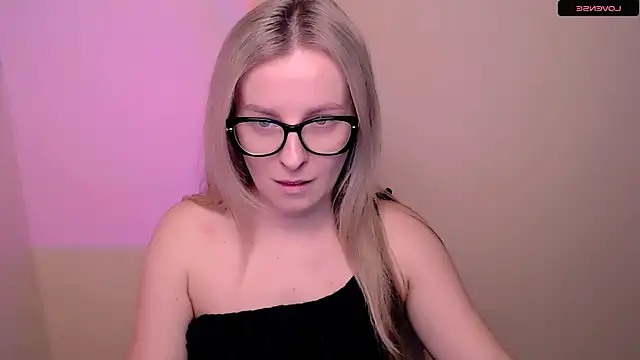 MariaTess  online show from May 12, 3:20 pm