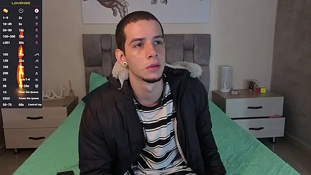 Snapshot of isaacblaze_ chatting on June 2, 3:52 am isaacblaze online show from June 2, 3:52 am