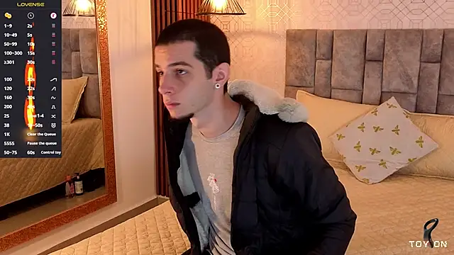 Snapshot of isaacblaze_ chatting on June 7, 4:05 am isaacblaze online show from June 7, 4:05 am