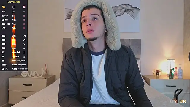 Snapshot of isaacblaze_ chatting on July 1, 3:41 am isaacblaze online show from July 1, 3:41 am