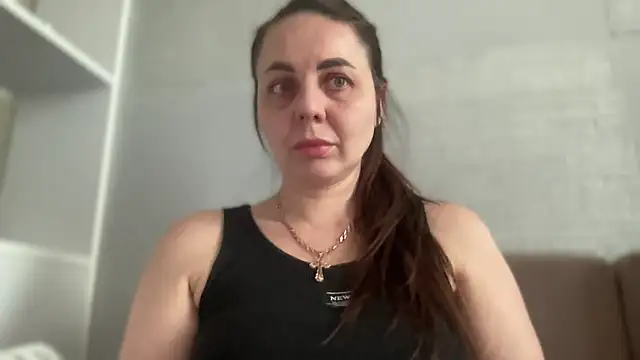 Snapshot of DarsyRox chatting on June 10, 9:41 am DarsyRox online show from June 10, 9:41 am