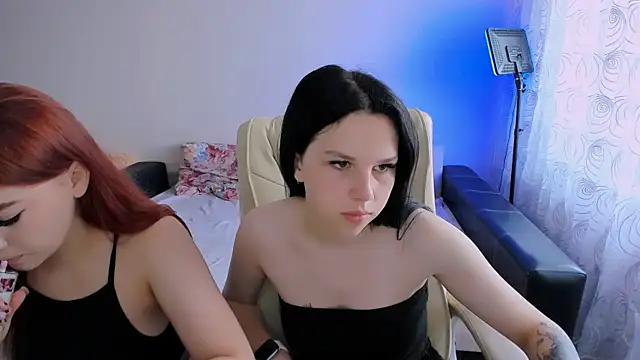 Snapshot of Adelina_xxx chatting on June 25, 9:36 am Adelina xxx online show from June 25, 9:36 am