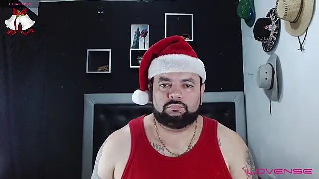 Snapshot of perverseveteranmanxxx chatting on December 24, 1:27 am perverseveteranmanxxx online show from December 24, 1:27 am