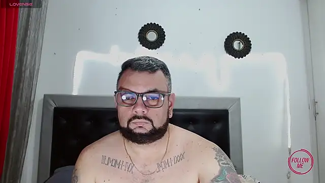 Snapshot of perverseveteranmanxxx chatting on November 6, 3:40 am perverseveteranmanxxx online show from November 6, 3:40 am