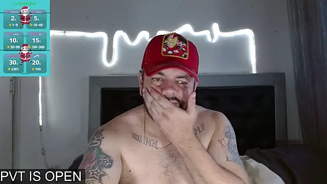 Snapshot of perverseveteranmanxxx chatting on December 14, 3:50 pm perverseveteranmanxxx online show from December 14, 3:50 pm