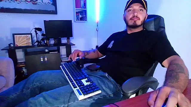 Thiago 420 online show from May 15, 11:45 pm