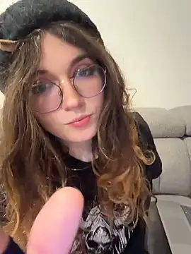 cutypiefull online show from May 15, 11:56 pm