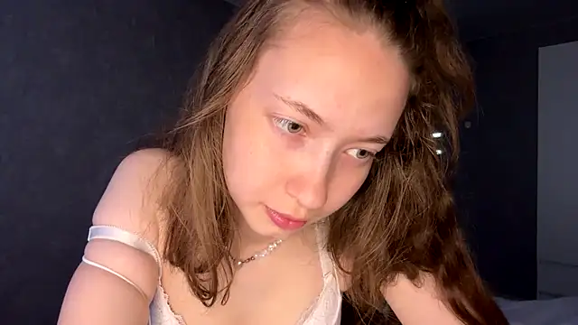 Emily Mur  online show from June 17, 5:10 am