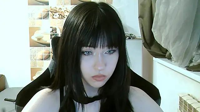 NoirEva online show from June 9, 6:19 pm
