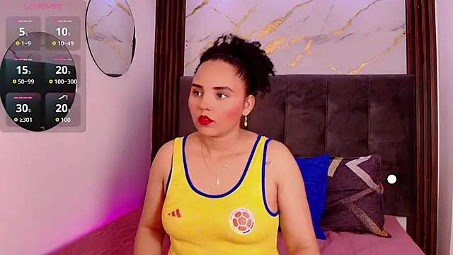 Snapshot of Sol__Latina chatting on June 19, 3:33 am Sol Latina online show from June 19, 3:33 am