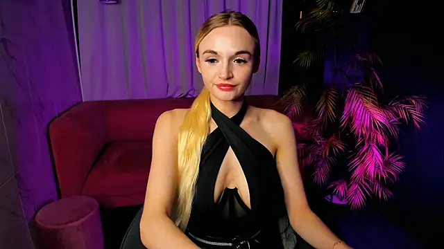 Snapshot of Mila__Lux chatting on July 2, 8:48 pm Mila Lux online show from July 2, 8:48 pm