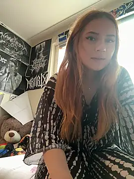 Snapshot of KiraMayson chatting on May 15, 12:34 pm KiraMayson online show from May 15, 12:34 pm