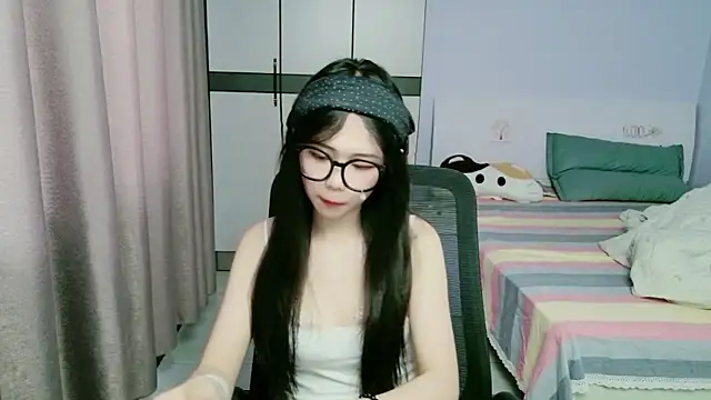 xiaoxiaoyu030 online show from May 31, 9:38 am