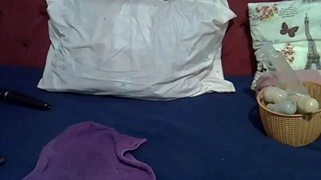 Queenleahx online show from June 10, 6:23 am