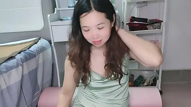 Snapshot of F-Yingying chatting on May 22, 3:28 pm F-Yingying online show from May 22, 3:28 pm