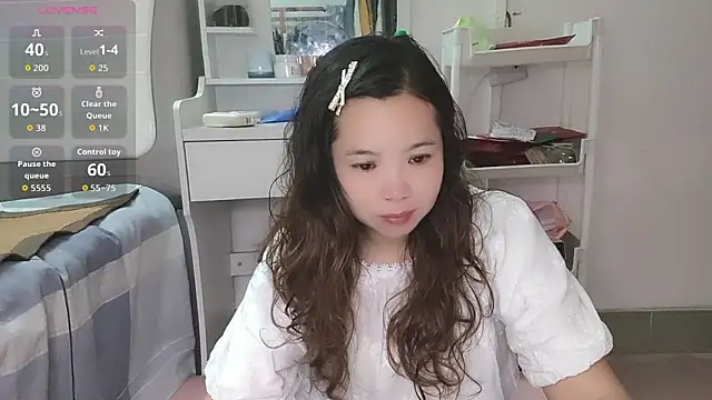 Snapshot of F-Yingying chatting on May 23, 4:50 am F-Yingying online show from May 23, 4:50 am