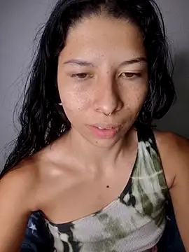 Snapshot of MelanyMo_on chatting on June 3, 10:29 am MelanyMo on online show from June 3, 10:29 am