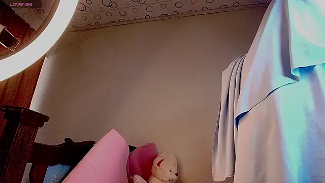 Snapshot of Nadine_Nassib chatting on June 20, 1:47 pm Nadine Nassib online show from June 20, 1:47 pm