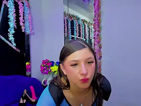 natashacooper  online show from May 22, 11:49 am