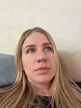 Snapshot of AnnaMist_ chatting on June 16, 9:23 am AnnaMist online show from June 16, 9:23 am