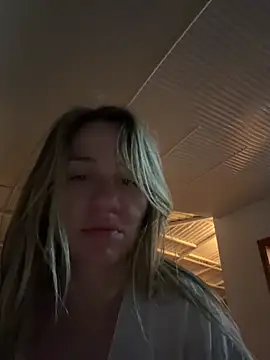 Snapshot of AnnaMist_ chatting on June 20, 6:54 pm AnnaMist online show from June 20, 6:54 pm