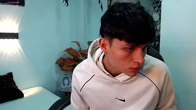 Snapshot of drago_ivan chatting on June 20, 12:30 pm drago ivan online show from June 20, 12:30 pm