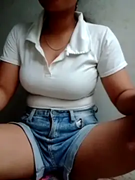 Snapshot of Mirra-a chatting on June 17, 11:27 pm Mirra-a online show from June 17, 11:27 pm