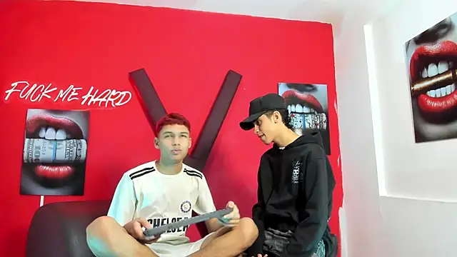 KING LOVERS1 online show from May 16, 7:27 am