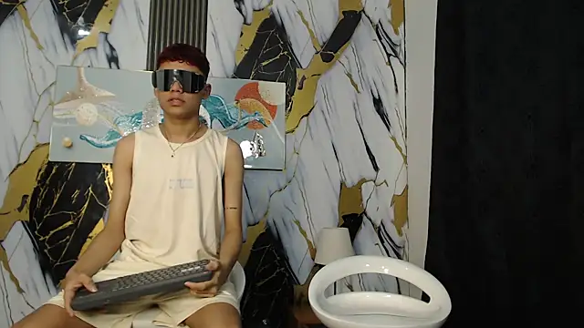 Snapshot of KING_LOVERS1 chatting on June 16, 1:14 pm KING LOVERS1 online show from June 16, 1:14 pm
