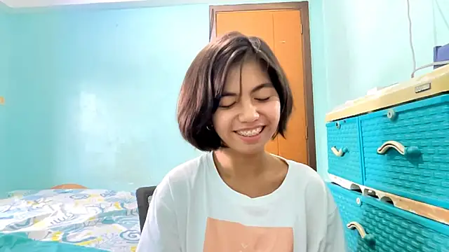 Snapshot of YukikoSchaefers chatting on June 27, 3:44 am YukikoSchaefers online show from June 27, 3:44 am