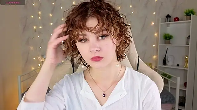 Snapshot of Kira__Fluffy chatting on July 4, 12:06 am Kira Fluffy online show from July 4, 12:06 am