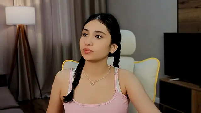 Snapshot of honeylanaa chatting on June 5, 4:52 am honeylanaa online show from June 5, 4:52 am